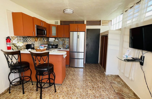 Cozy Studio Retreat with Private Parking and Laundry. Pet Friendly