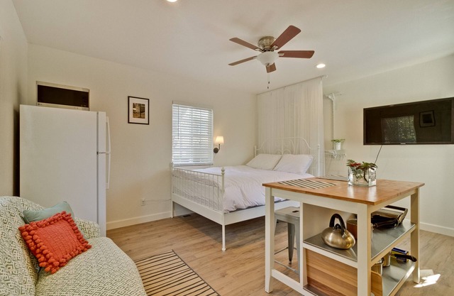Cozy studio with A/C 1B/1B in San Mateo, California. No pet/smoke