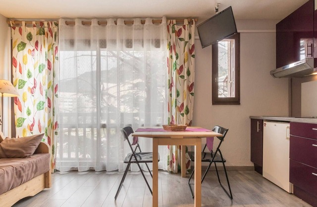 Cozy studio with sleeping area, near cable car and center, parking