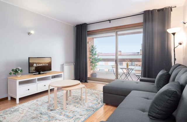Cozy Sunny Flat w/Terrace | São João