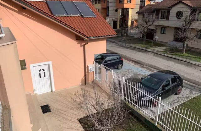 Cozy, sunny apartment with large balcony