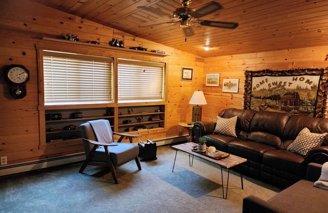 Cozy, super-clean cabin minutes from Lake Superior & the Porkies!