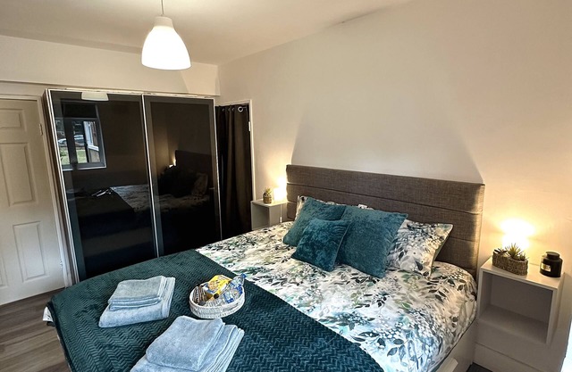Cozy Super King-Size Bedroom
