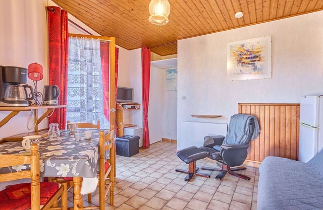 Cozy T2 with veranda and parking, Wifi included
