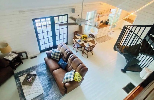 Cozy Talladega Lakefront Home with Amazing views