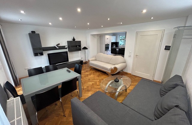 Cozy terraced house for up to 8 people1 minute from the trade fair