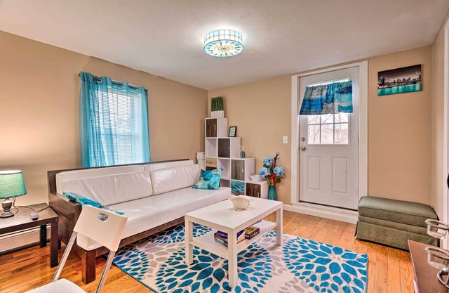 Cozy Third-Story Apartment in Dtwn Brockton!
