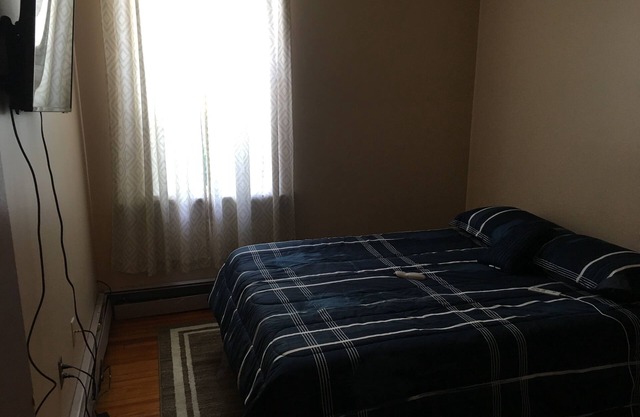 Cozy Three bedrooms, one bath and kitchen