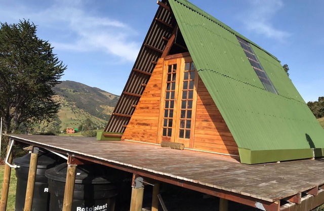 Cozy TinyChalet with Tominé Reservoir View