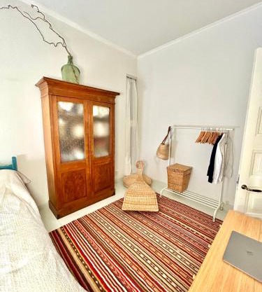 Cozy Top-Floor Studio in Trendy Punavuori, Quiet & Central