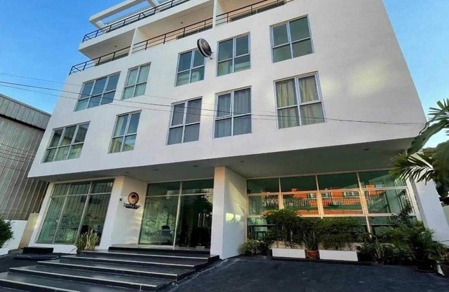 Cozy Twin Escape | Light-Filled Bangkok Hideaway