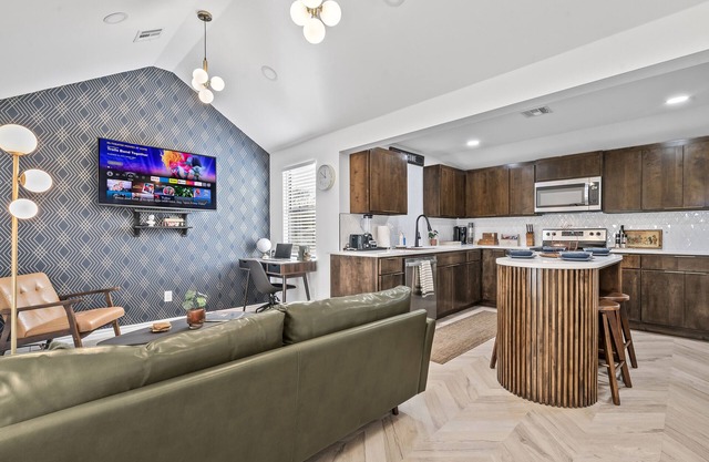 Cozy two bedroom charmer close to Downtown BA