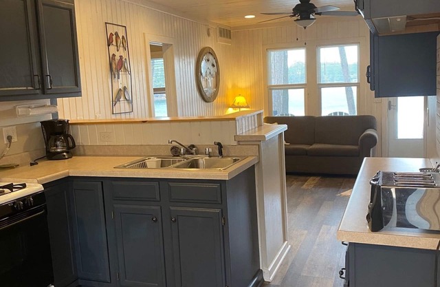 Cozy Updated Lakefront Cottage on the Waupaca Chain O'Lakes #1