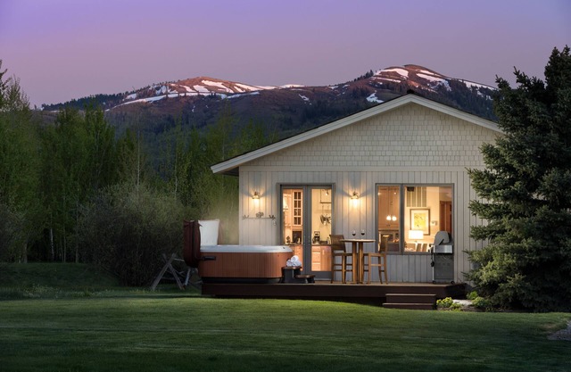 Cozy Upscale Guesthouse/Discounted extended stays