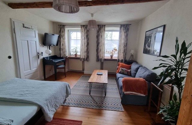 Cozy vacation apartment on the edge of the forest in an old farmhouse 15 minutes from the city