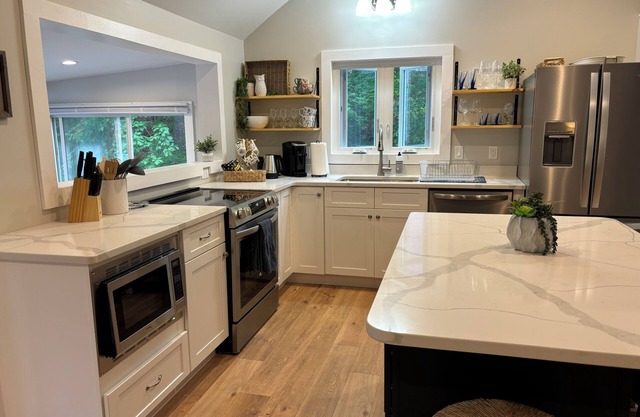 Cozy water front cottage in charming Concord NH area.