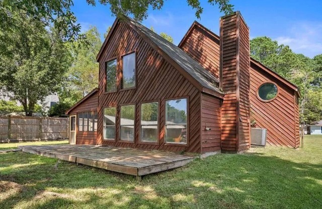 Cozy waterfront home located on the Ross Barrett Reservoir in Madison, MS!