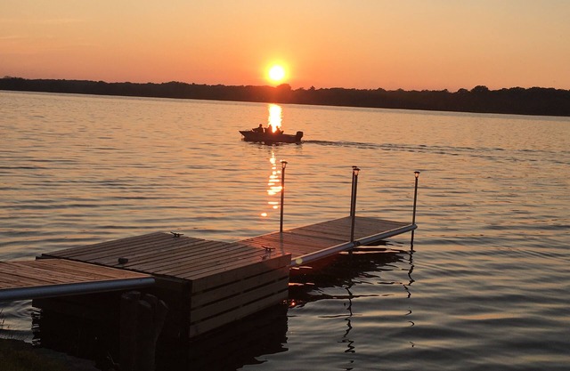 Cozy Waterfront Place living. Private boat launch ramp and nice dock