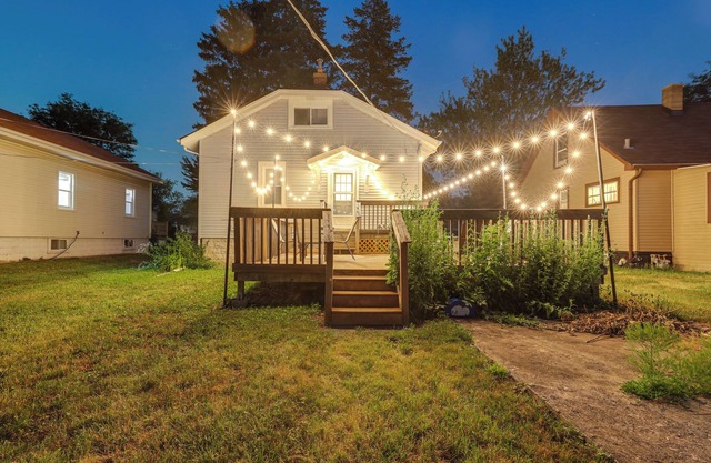 Cozy Westmont Home: Walk to Metra Station!