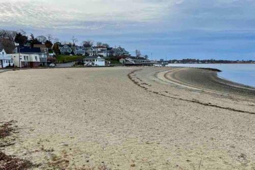 Cozy Weymouth cottage, walk to beach