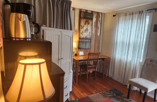 Cozy Wine Country Suite