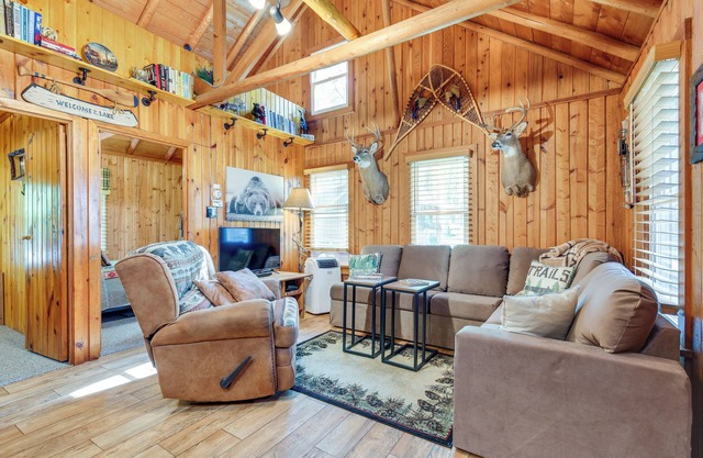 Cozy Wisconsin Getaway w/Dock & Lake Access!