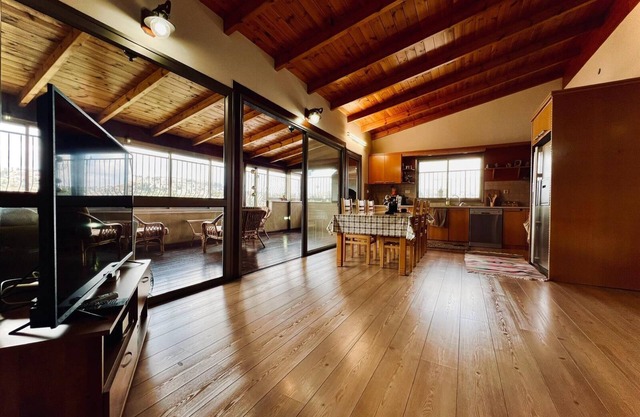 Cozy wood apartment with great view to Nazareth
