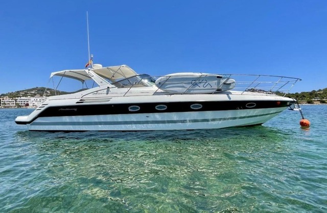 Cozy yacht lodge in Barcelona with boat tour option
