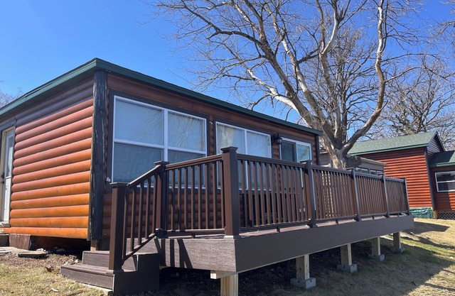 Cozy year round cabin on Lake Osakis with game room, deck and kayaks!