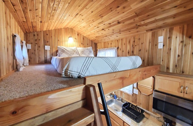 Cozy, yet spacious, small home on the deck