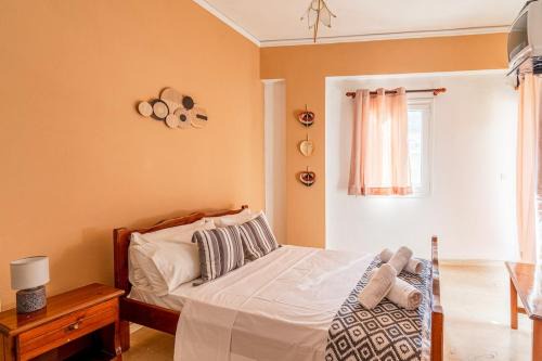 CozyCity2-Bedroom Apartment for3 by Alecos Studios