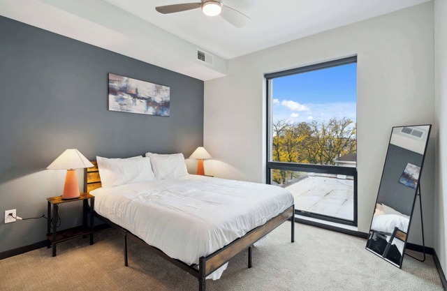 CozySuites Mass w/parking, lounge & roof deck #41