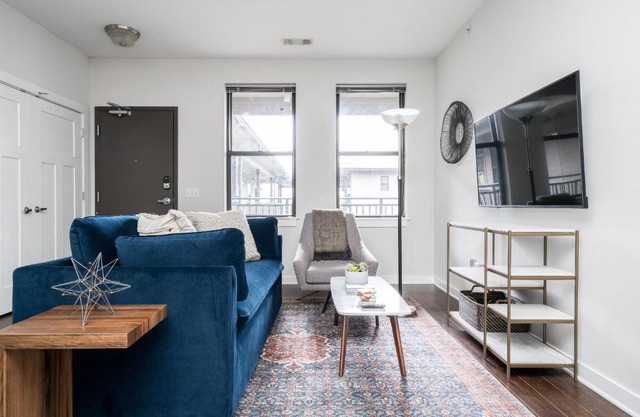 CozySuites MusicRow Elegant 1BR with free parking 36