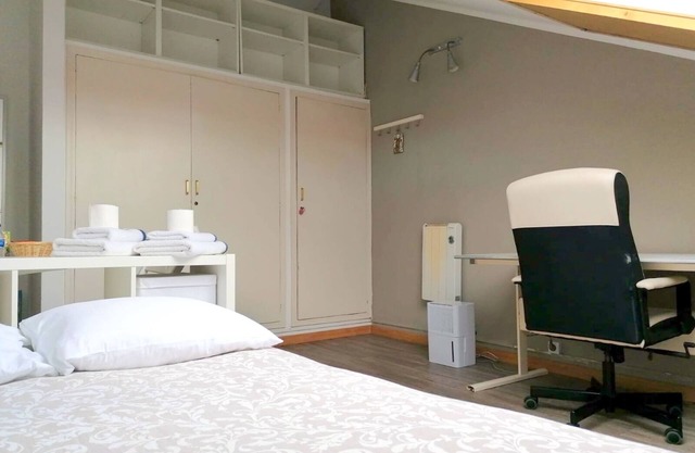 CQ11 ❤️ Cozy Room with Double Bed | Weekly Cleaning