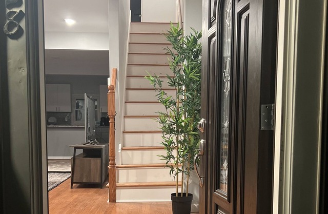 Cranfod Gem 4 Beds/2 Baths with Parking Nearby Newark Airport