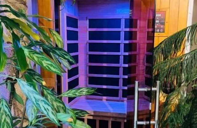 Creative Retreat with Sauna - Jungle Farm House