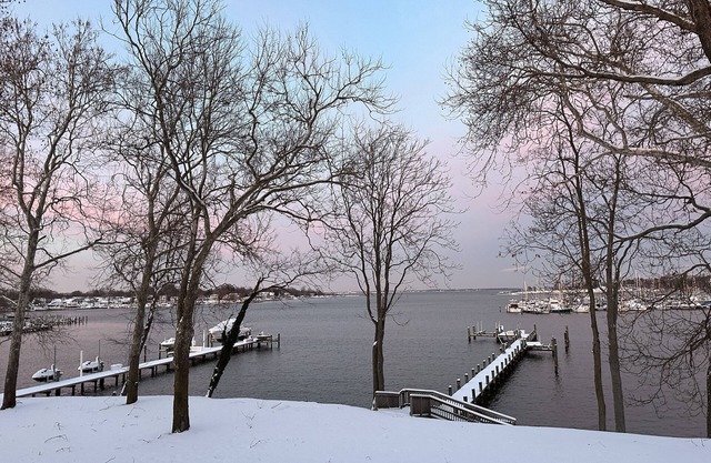 Creek-Side Bliss: Unwind and Create Lasting Memories at Our Beautiful Retreat