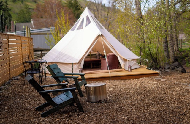 Creekside Glamping Experience-Luxurious Tent, Farm Animals, Outside Bath, Nature