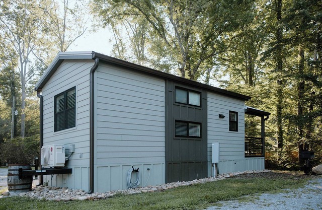 Creekside Tiny Cabin - Fishing Lake - Groundhog Cabin