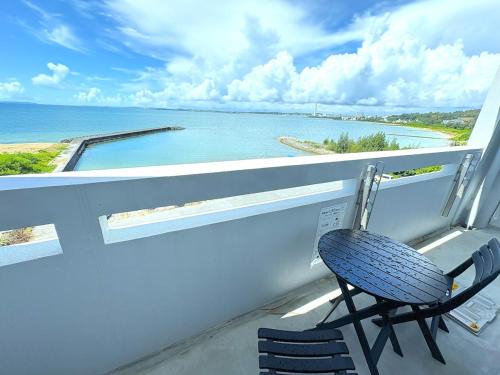 Crest Blue 402-オーシャンフロント! 新築マンション!