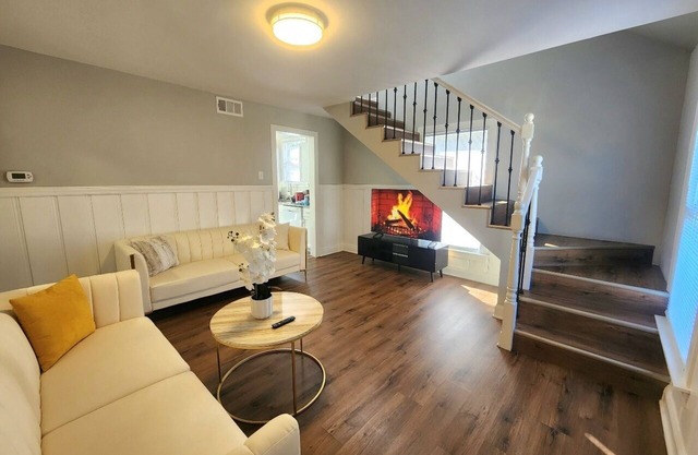 Crestwood Gem! Family and pets friendly 3-bedroom house with WiFi, AC