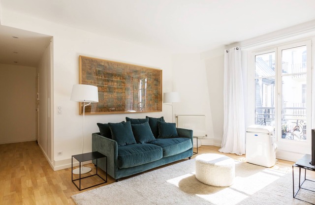 Crisp Whites in the 16th, by Veeve