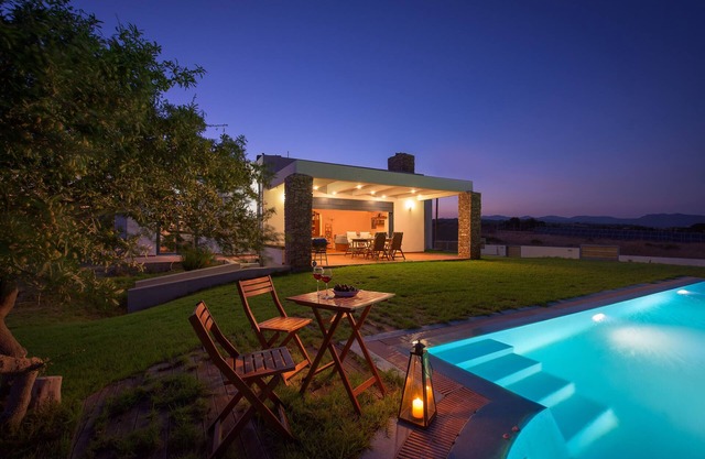 Cristelia Seafront & Pool Villa