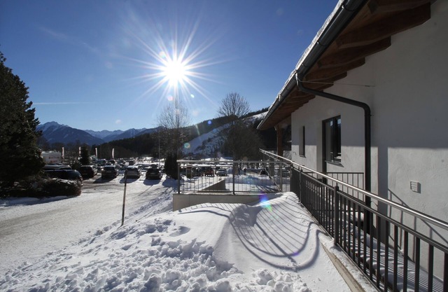 Cross-country skiing and skiing directly from the house.