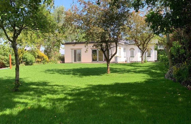 Crossing Cottage 3 Bed Cottage with rural views and private garden
