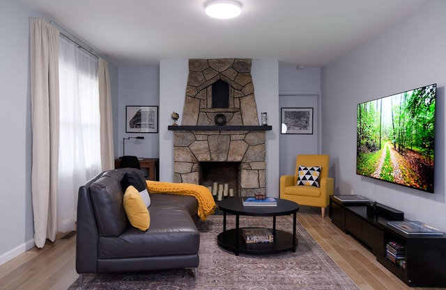 'Croton Quarters' - Comfortable Apt with Modern Amenities near Food, NYC Close!