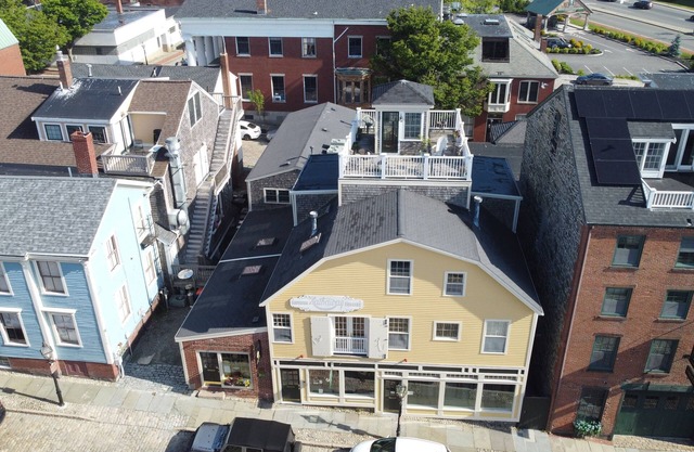 Crows Nest. Downtown New Bedford Historic District. HARBOR VIEWS!