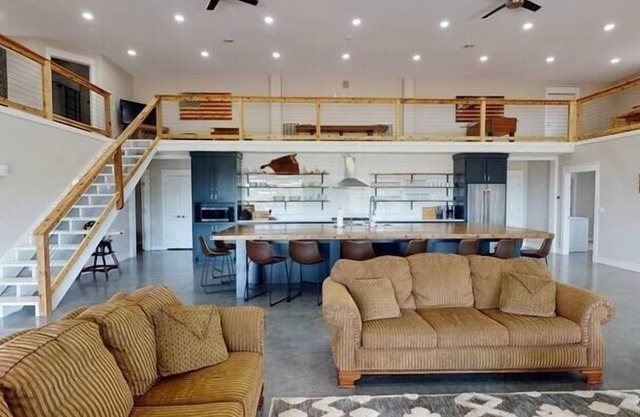 Crystal Creek Ranch - Stunning Lodge on 500 Acres with High-speed Internet