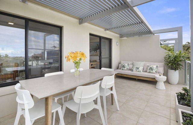 Crystal Shores Unit 2, 200m to beach, dog friendly