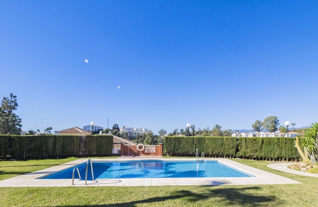 Cubo's Chaparral Townhouse & Community Pool/sea views/free wifi/air conditioning